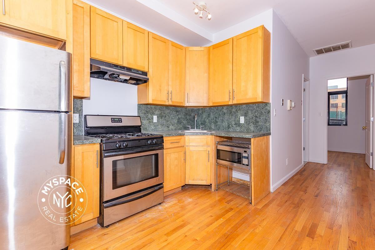 325 Kosciuszko St #1 - Photo 3 of 13