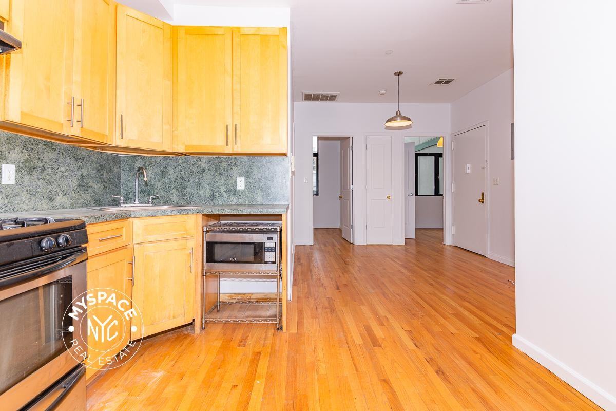 325 Kosciuszko St #1 - Photo 4 of 13