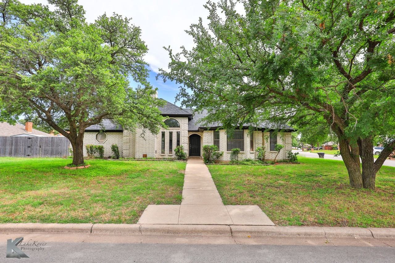 3165 Beacon Hill Rd - Photo 2 of 44