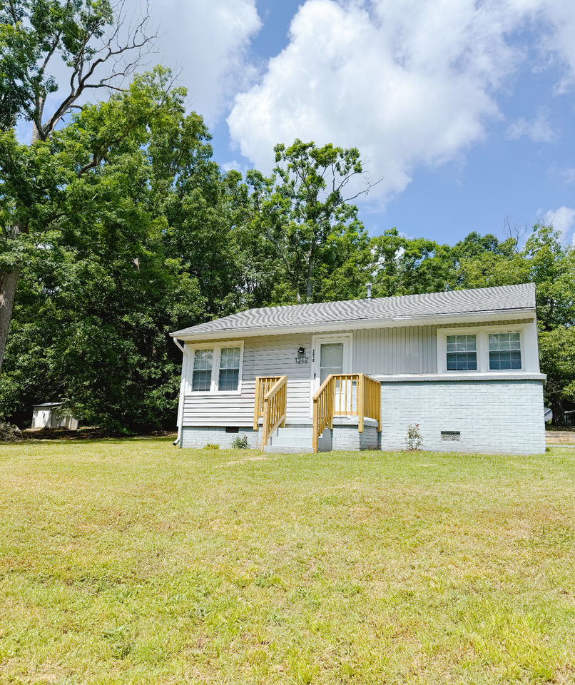 1212 East Willowbrook Drive