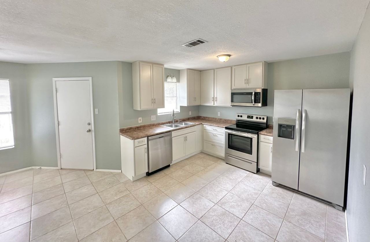 4622 Ronald Dr - Photo 3 of 19