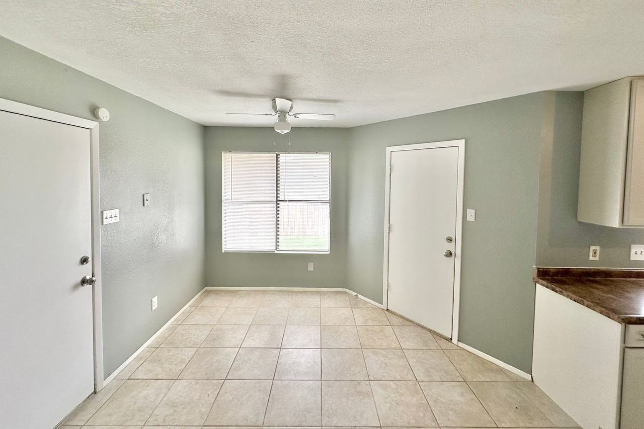 4622 Ronald Dr - Photo 4 of 19