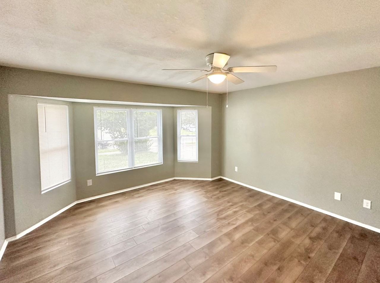 4622 Ronald Dr - Photo 5 of 19