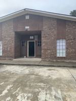 featured image of 929 Live Oak Dr