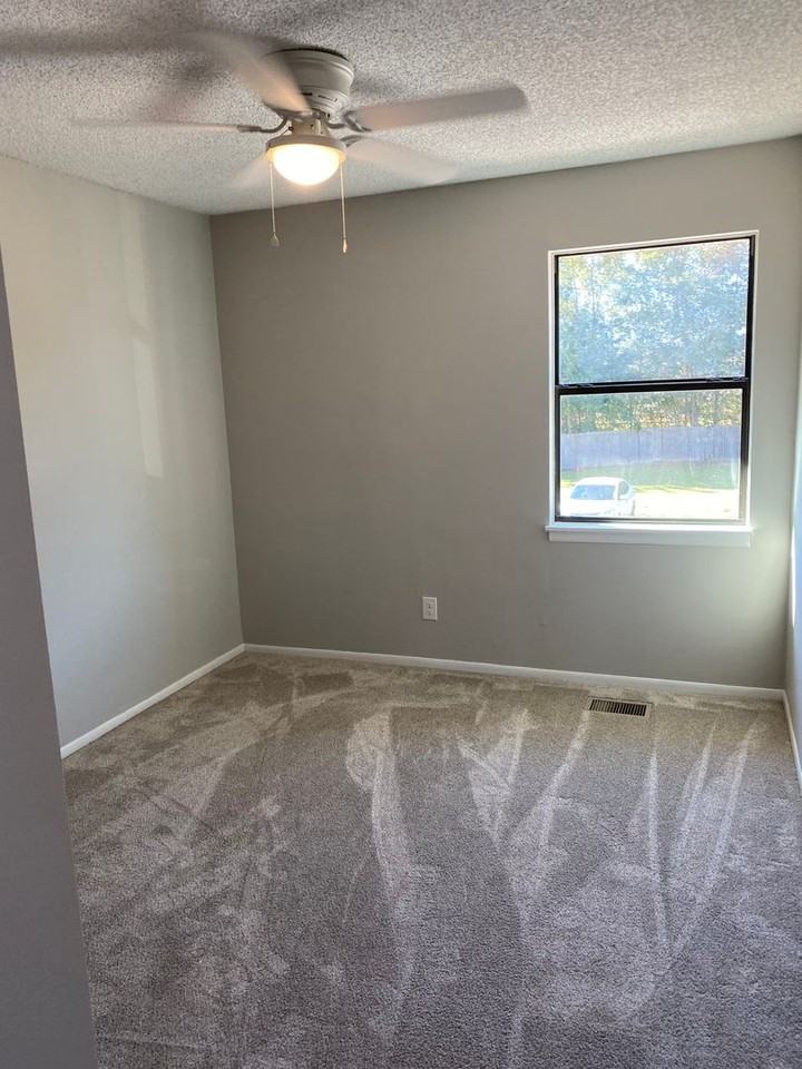 901 Olmstead Dr #33 - Photo 7 of 11