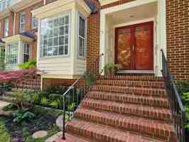 featured image of 817 Botetourt Gdns