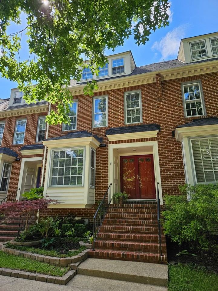 817 Botetourt Gdns - Photo 2 of 38