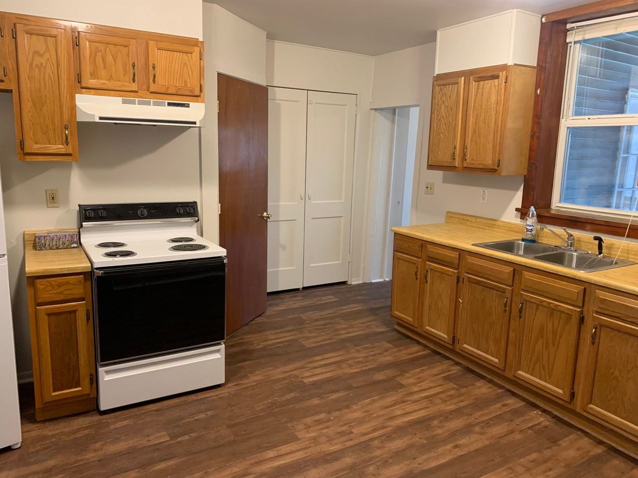 156 Ann St - Photo 3 of 11