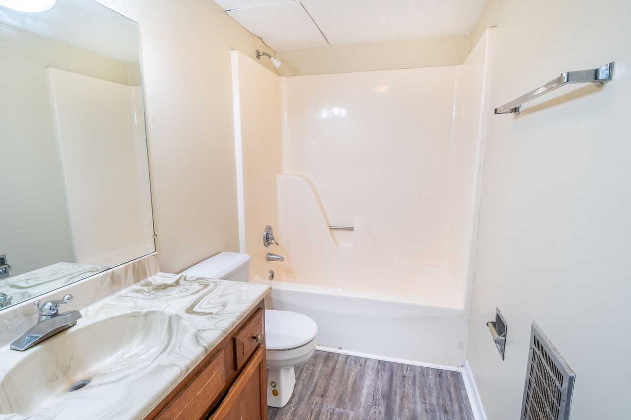 410 Church Avenue NE - Photo 2 of 5