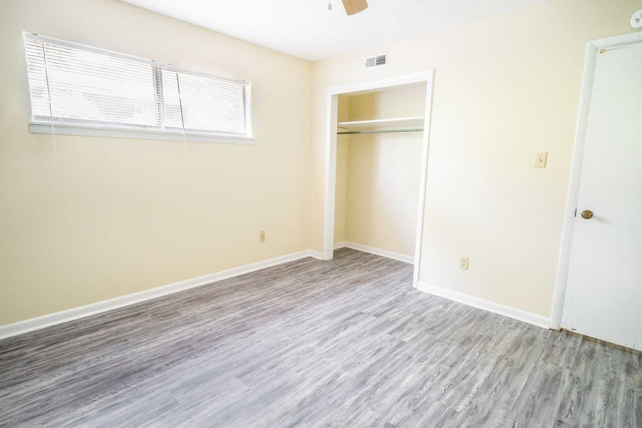 410 Church Avenue NE - Photo 3 of 5