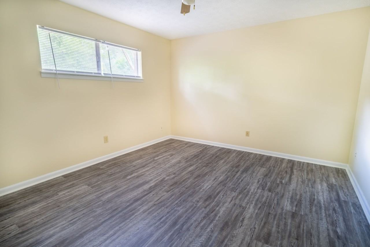 410 Church Avenue NE - Photo 4 of 5