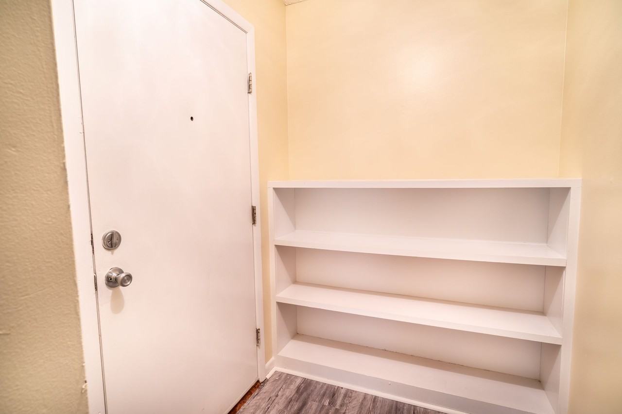 410 Church Avenue NE - Photo 5 of 5