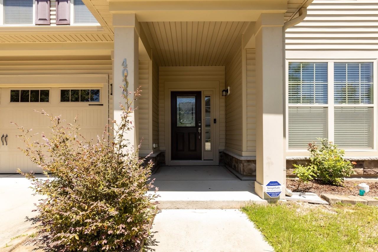 4020 Vallonia Dr - Photo 2 of 32