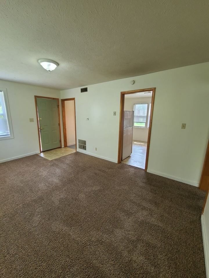 2005-2007 N. Adams - Photo 2 of 9