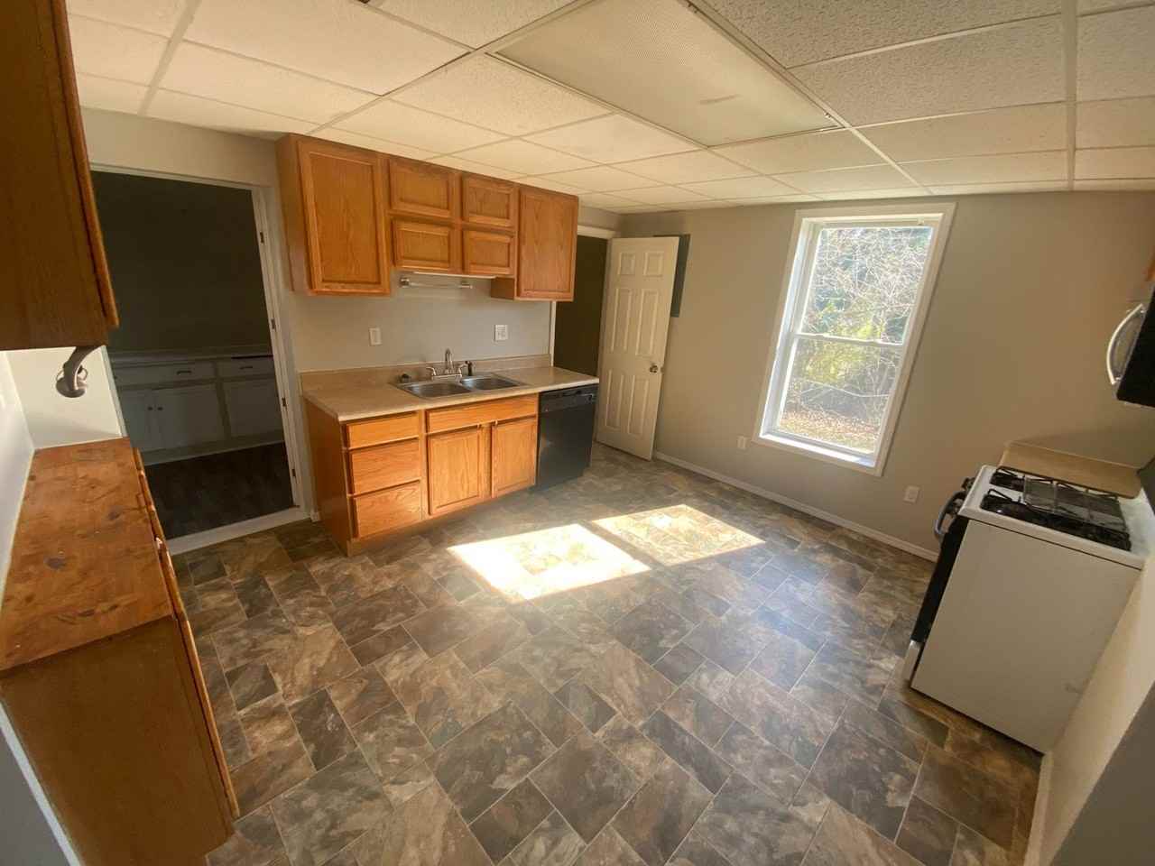 1016 15th Street SE - Photo 3 of 7