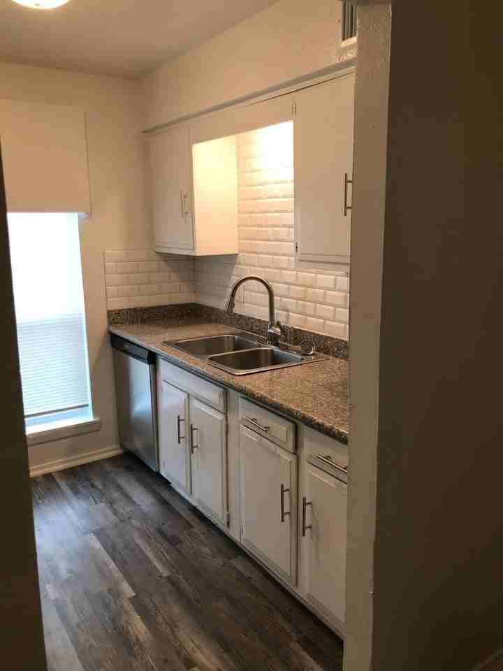 Shady Valley Square Apartments 3206 Green Tee Dr, Pantego, TX 76013