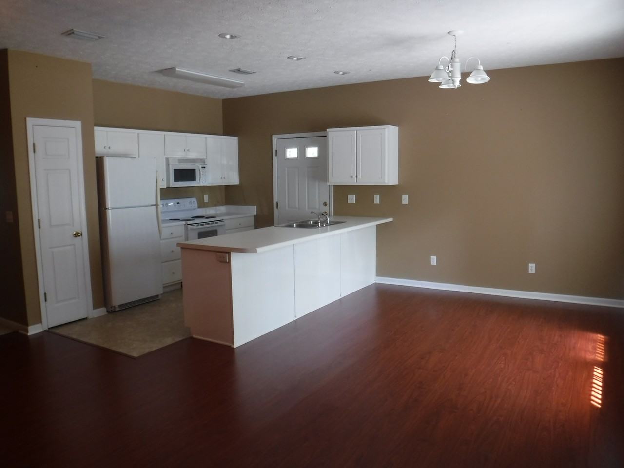 1409 1409 E 14th Street - 1409 E 14th Street - Photo 2 of 9