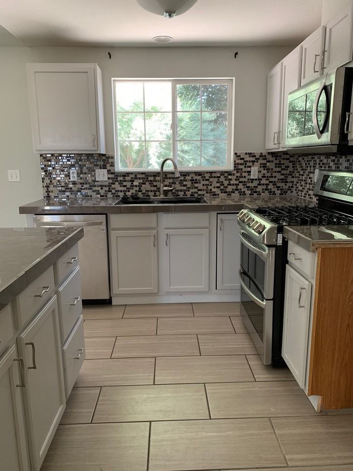 5709 Bartlett Ave - Photo 3 of 10