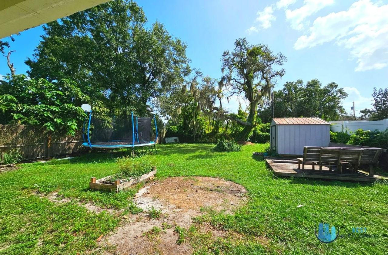 2527 Burns St - Photo 2 of 16