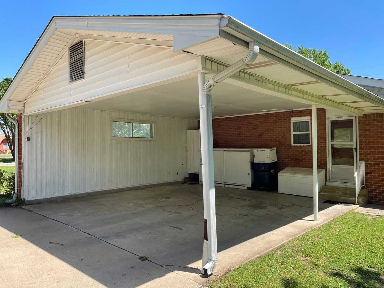 1723 Northcrest Dr - Photo 2 of 19