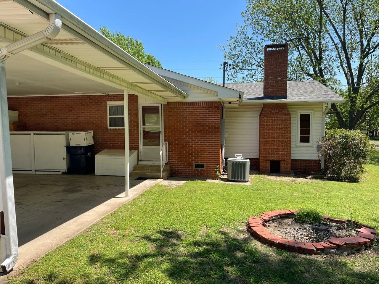 1723 Northcrest Dr - Photo 3 of 19