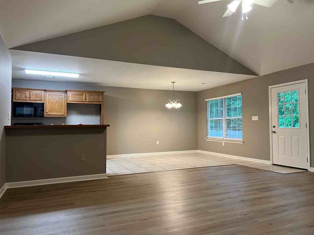 504 Hawthorne - Photo 4 of 22