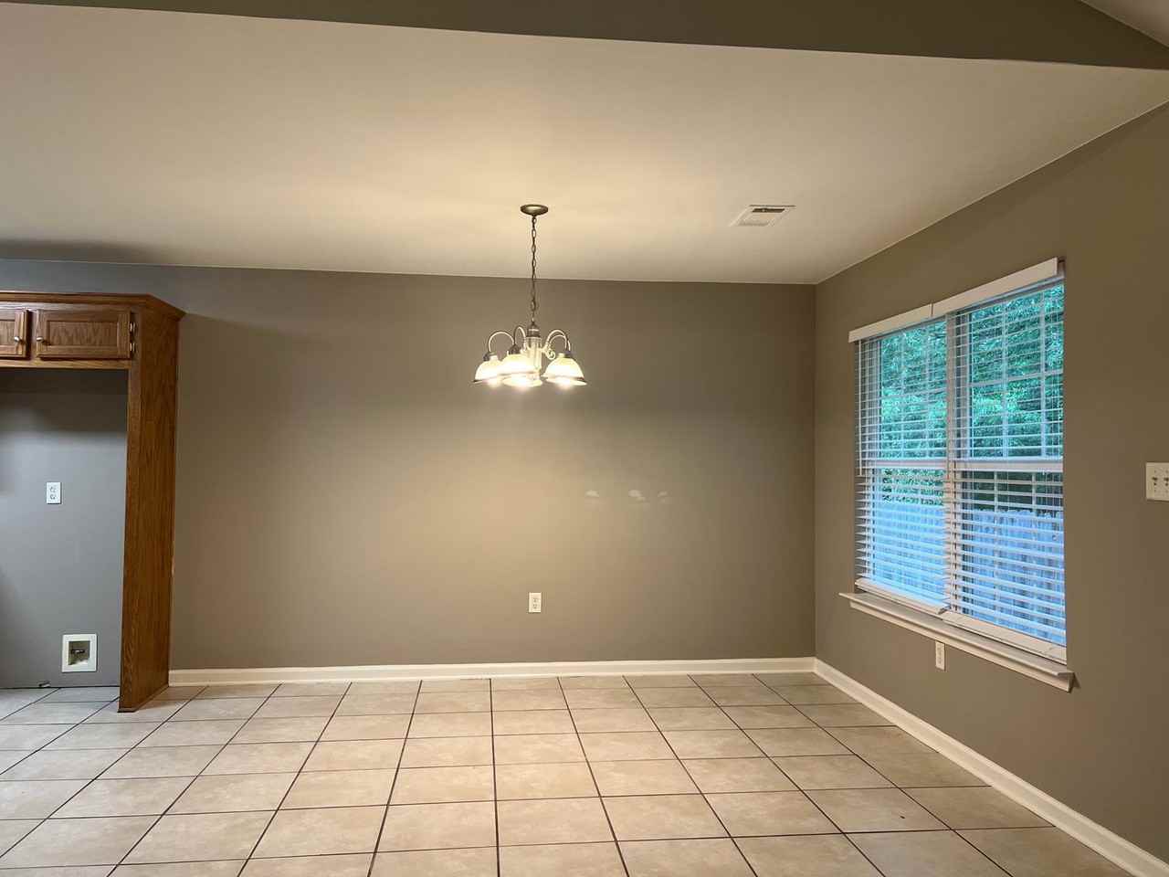 504 Hawthorne - Photo 5 of 22