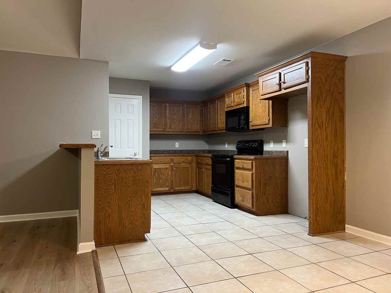 504 Hawthorne - Photo 6 of 22