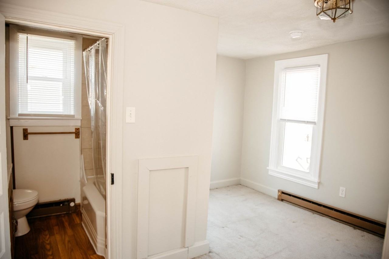 28 W Hummelstown St - Photo 3 of 10