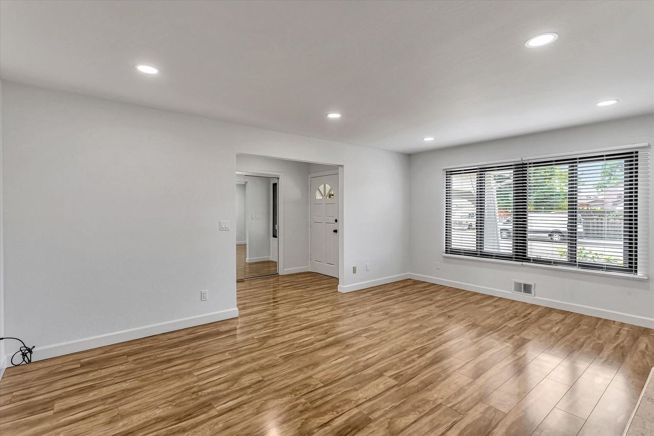 1680 Chestnut St - Photo 7 of 36
