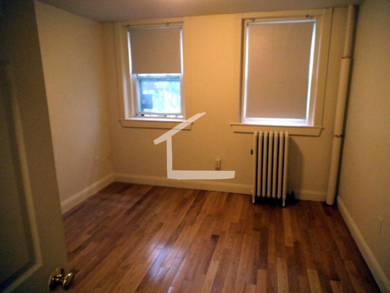 212 Allston St - Photo 4 of 11