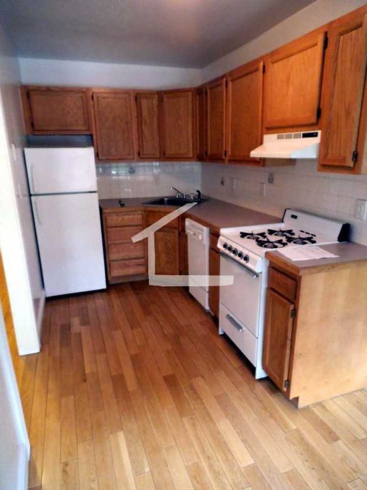 212 Allston St - Photo 5 of 11