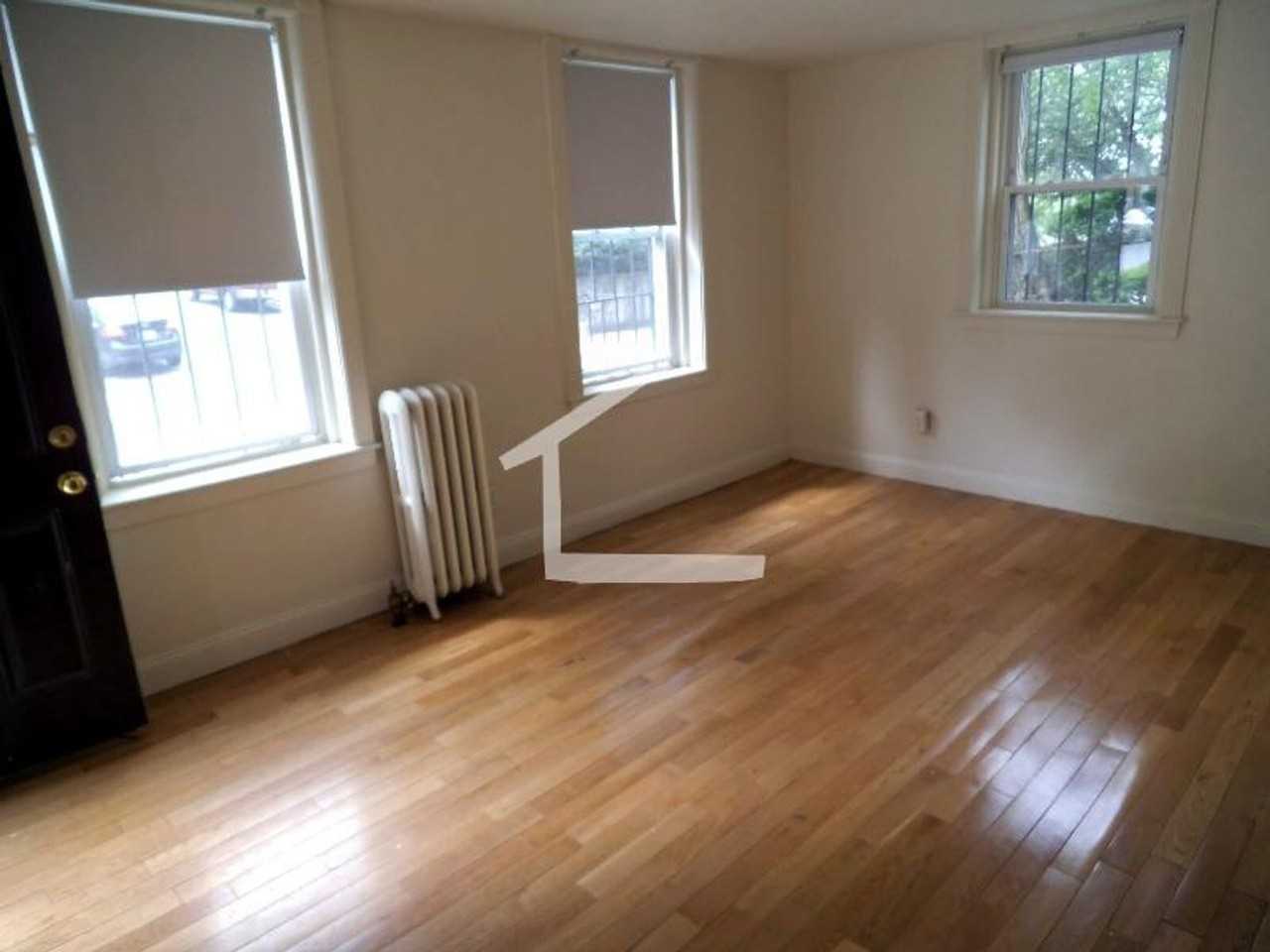 212 Allston St - Photo 6 of 11