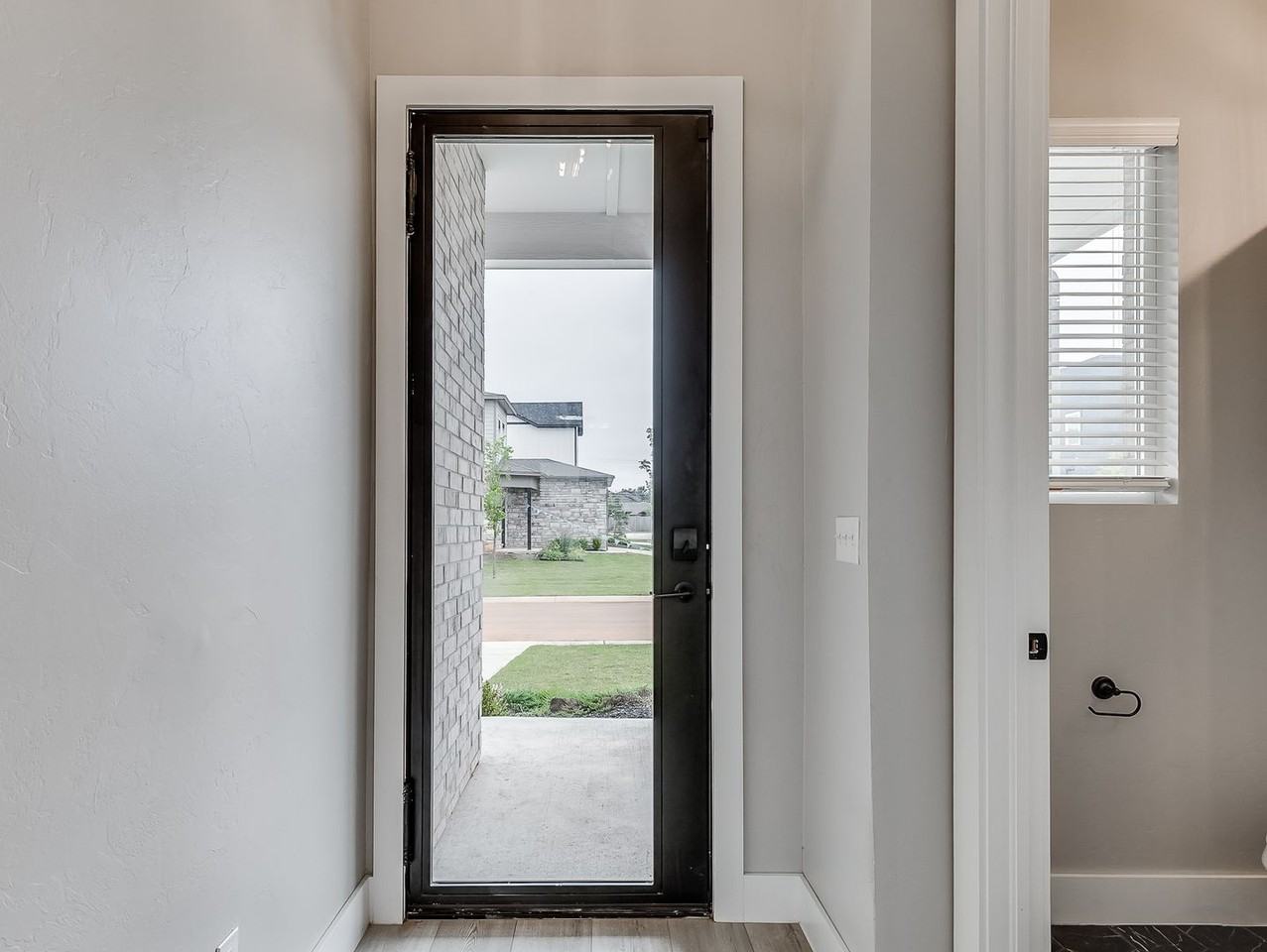 2545 Nw 129th St - Photo 4 of 42