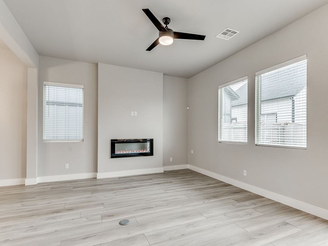 2545 Nw 129th St - Photo 5 of 42