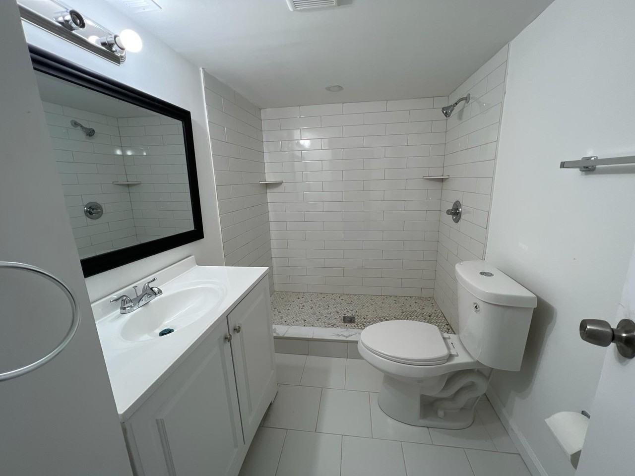 Ailsa Ave - Photo 2 of 19