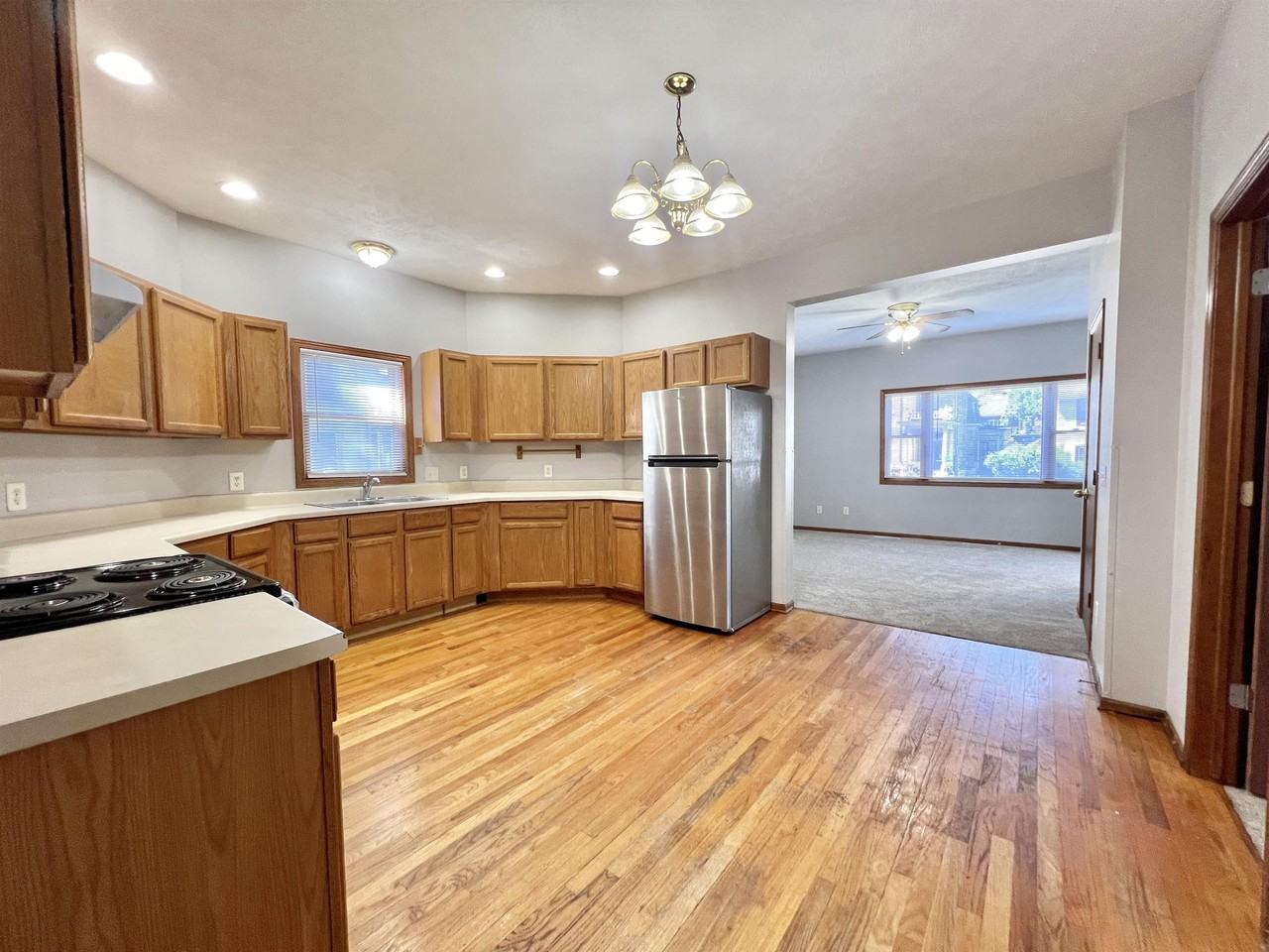 167 S Jackson St Lowr #1 - Photo 2 of 26