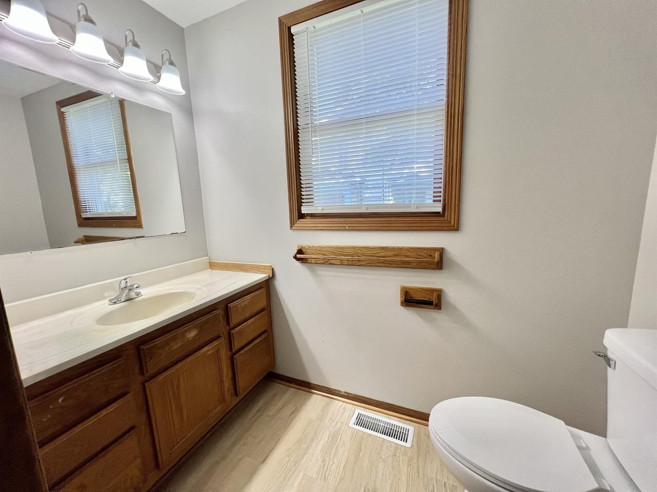 167 S Jackson St Lowr #1 - Photo 6 of 26