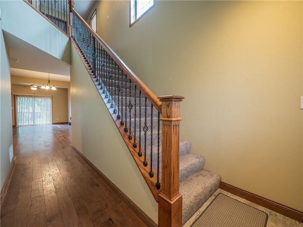 1181 Brentwood Dr - Photo 2 of 15