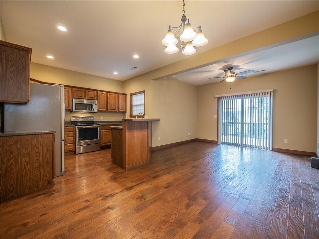 1181 Brentwood Dr - Photo 3 of 15