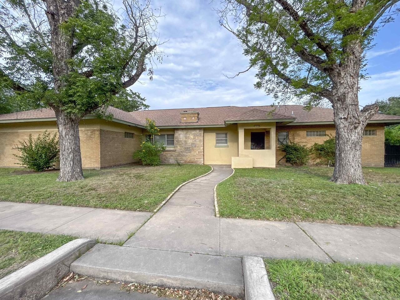 2311 N Malinche Ave - Photo 2 of 38