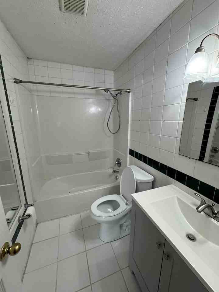 212 N Dogwood Dr #1 - Photo 4 of 4