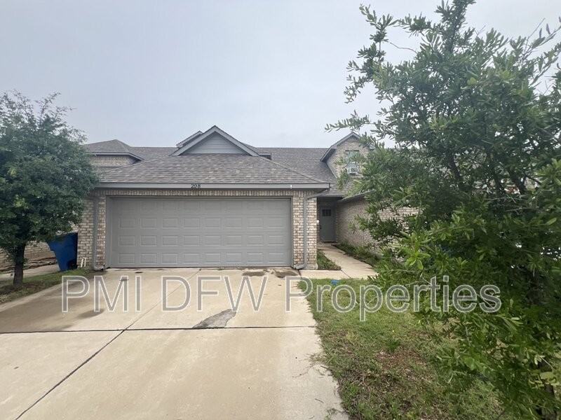 208 Stone Cir - Photo 2 of 22