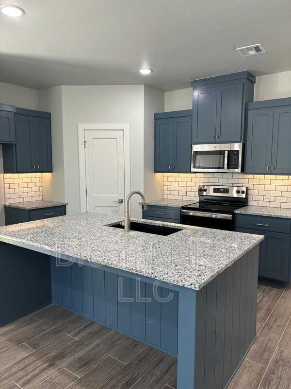 1020 Varenna Ln - Photo 4 of 11