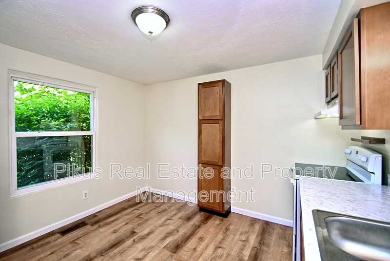 20 Pontius St Nw - Photo 3 of 12