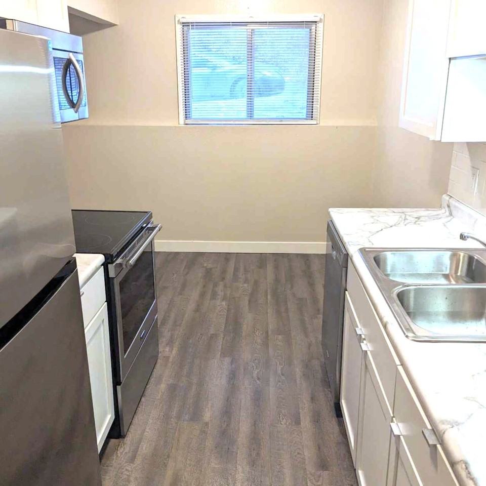 Summit Bryant - Photo 3 of 47