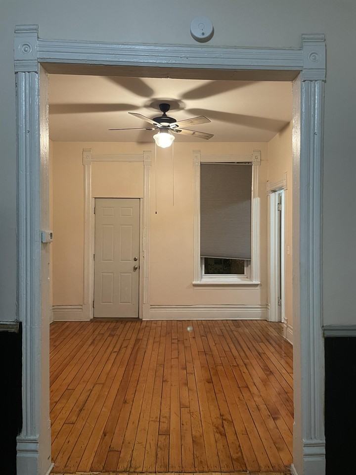 1920 W Cermak - Photo 2 of 9