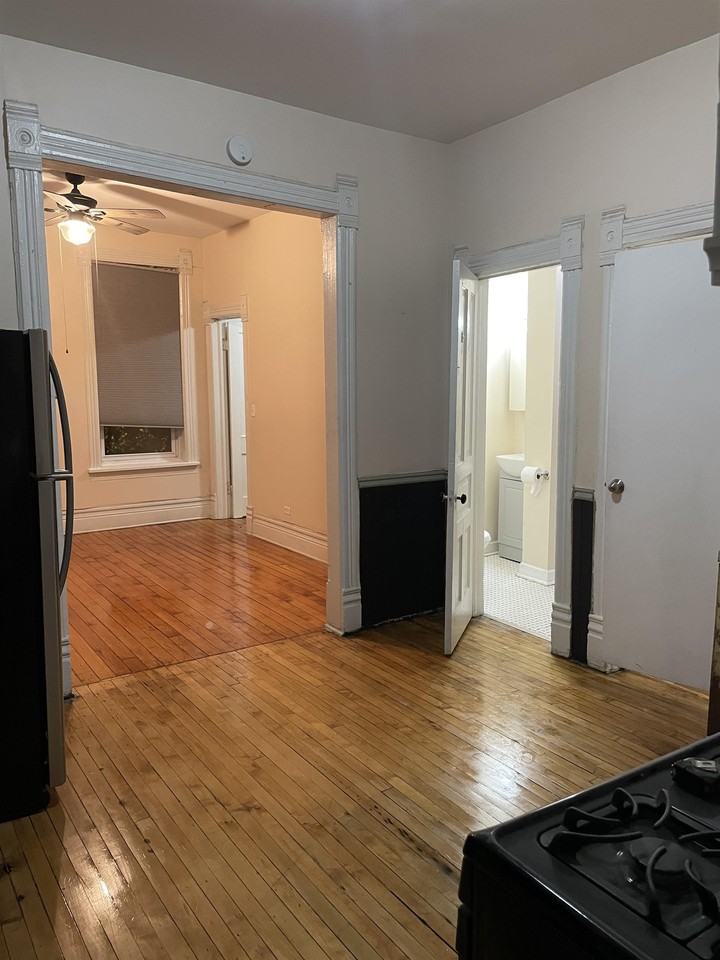 1920 W Cermak - Photo 3 of 9