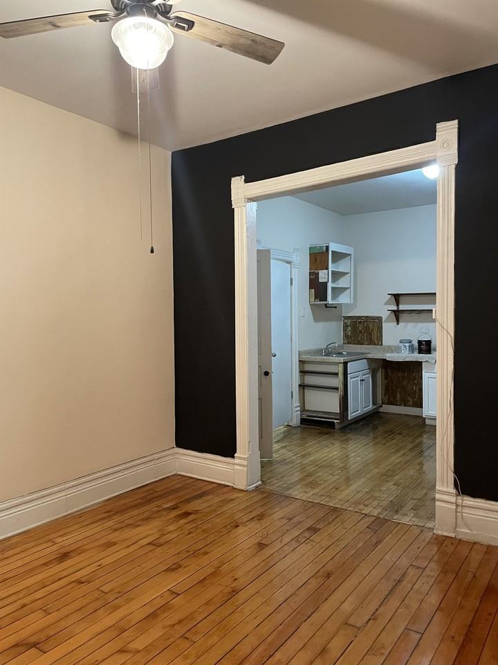 1920 W Cermak - Photo 4 of 9