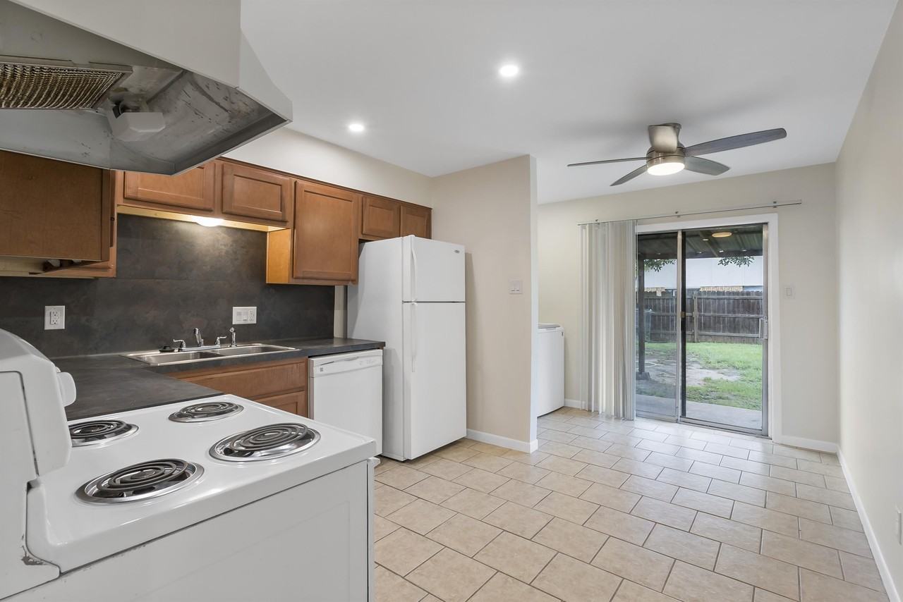 1614 Cloverdale Court - Photo 4 of 12